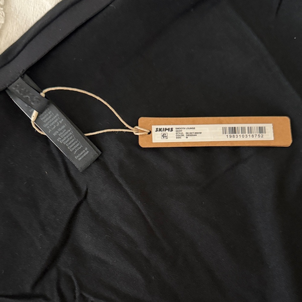 SKIMS SMOOTH LAYERS MIDI SKIRT - Picture 2 of 3